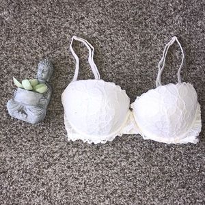 Victoria’s Secret PINK White Date Push-Up Bra